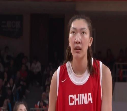 韩旭4分2篮板，李月汝没有出战！一场34分大胜，中国女篮击败捷克