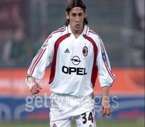 全能代表，米蘭城游走兩次，世界杯給亞洲球隊(duì)上課，33歲當(dāng)少帥