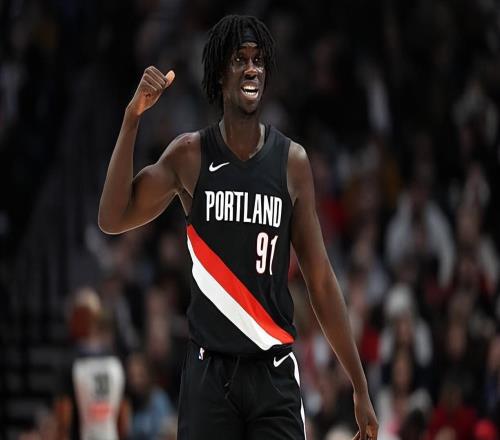 轉(zhuǎn)正后的表現(xiàn)簡(jiǎn)直是一塌糊涂，開(kāi)拓者側(cè)翼新星這是在搞什么