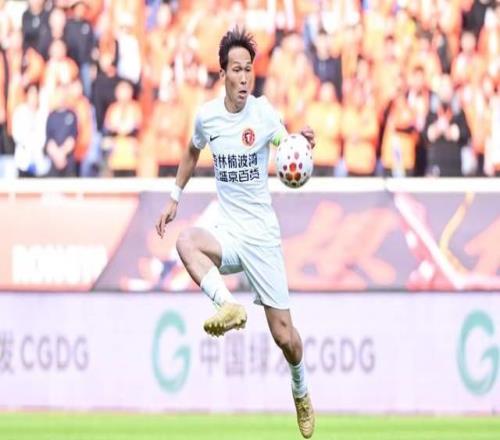 李提香踢不了單后腰李金羽高估4叉戟遼寧防線缺磨合外援對(duì)抗差