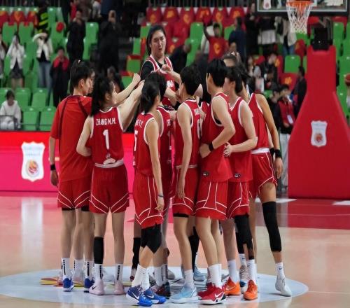 再勝巴西！女籃有三大發(fā)現(xiàn)！一人壓倒張子宇，一痼疾難解宮帥無奈