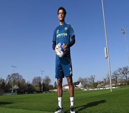 鮑勃：我15歲被瓜帥迷住了，他還打趣說我頭發(fā)好看并想要一點(diǎn)