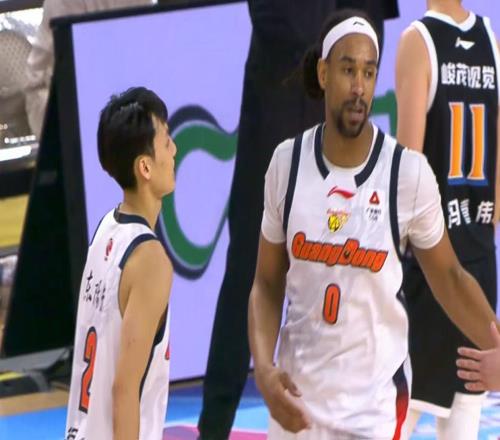 逼廣東隊(duì)裁掉奎因CBA外援政策或迎來(lái)大調(diào)整，杜鋒慘遭重大打擊