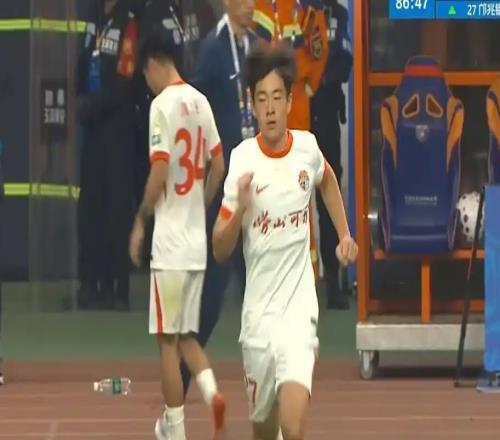 中超抖了抖！鄺兆鐳保護(hù)性首秀+傳球成功率100%，記者：降維打擊