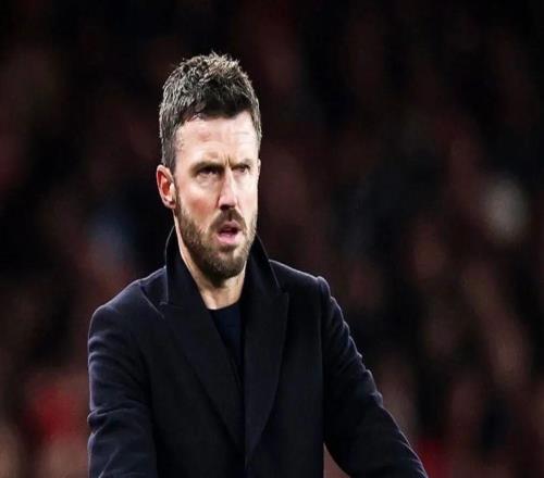 記者：俱樂(lè)部沒(méi)有人認(rèn)為現(xiàn)在的曼聯(lián)陣容可以贏得英超冠軍馬茲拉維：卡塞米羅的離隊(duì)讓人很難過(guò)