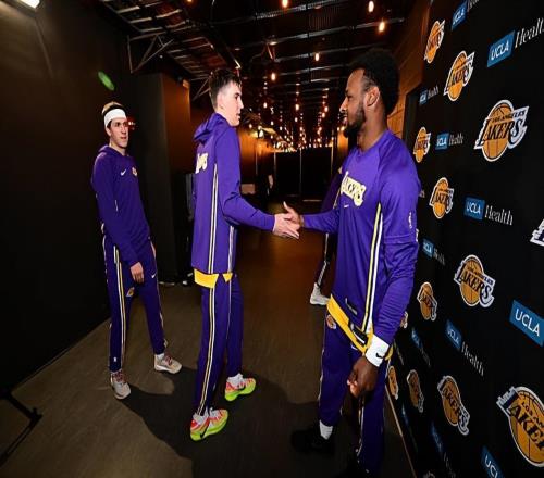 特點太不鮮明了！再這樣下去湖人側(cè)翼新星可能要跌出輪換陣容了