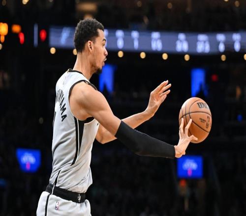 火箭對陣馬刺！傷病情況出爐：客隊(duì)小史密斯復(fù)出，主隊(duì)巴恩斯不打