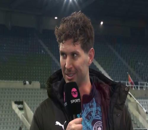 斯通斯：我有点遗憾萨维尼奥接到我的直塞球没选择射门