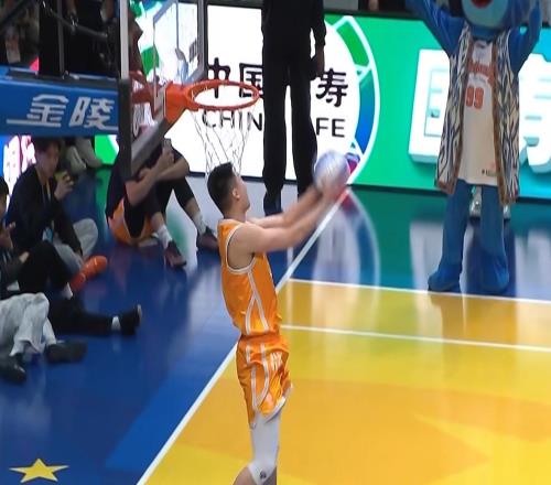 CBA扣籃大賽預賽！俞澤辰100分力壓張鼎巖排第1，攜劉禮嘉晉級！