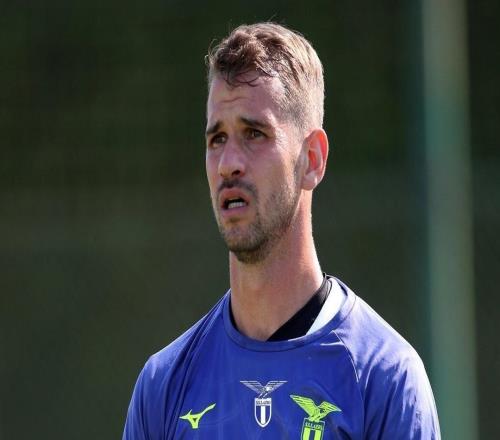 拉齐奥官方：普罗韦德尔肩部受伤将手术据悉很可能赛季报销