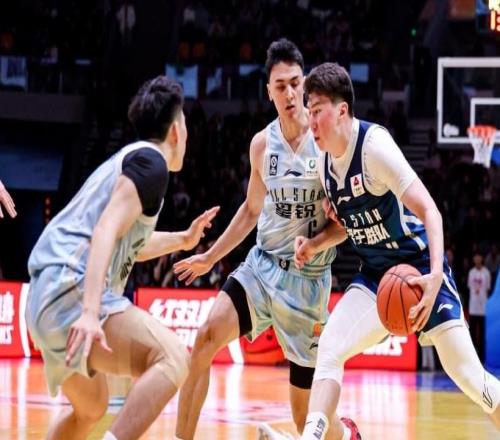 CBA史上最水全明星！徐杰被女高中生擊?。阂焕蠈⑷仲惐燃鐔痰? />
<div   id=