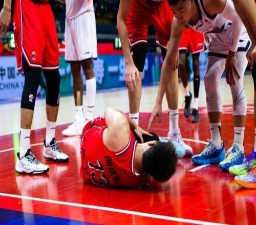 32歲撕裂前叉，郭艾倫如何應(yīng)對命運(yùn)的又一次嘲弄