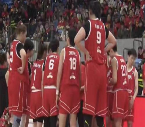 中國女籃戰(zhàn)勝捷克，四大中鋒合體的女籃依舊頭重腳輕