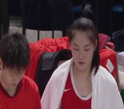 中国女篮：韩旭登场2人正名，一人8中1却要点赞，12人浮出水面