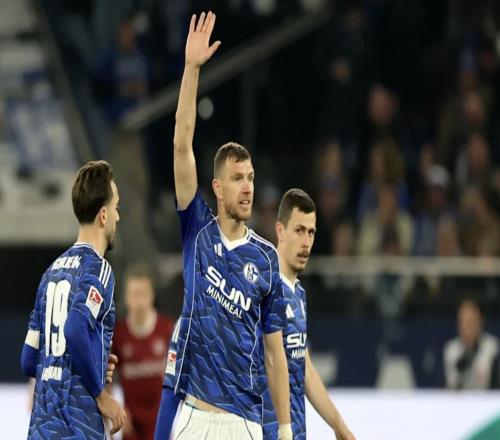 硬漢，哲科帶傷上場后再度受傷還踢了80多分鐘并打入制勝球