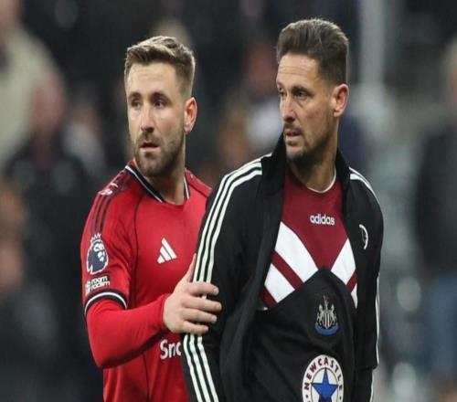 太陽報：紐卡助教丁達(dá)爾賽后拿B費球衣找他簽名，B費欣然答應(yīng)