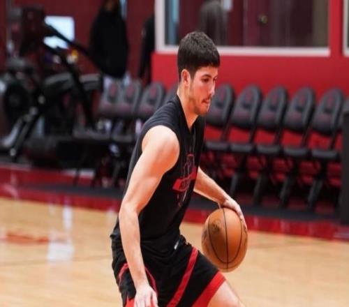 火箭首發(fā)控衛(wèi)2選1范喬丹遇強(qiáng)力對(duì)手，放棄伊森，2人可搭檔后場(chǎng)