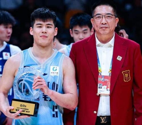 17投砍26分6板！廣東20歲鋒線新星閃耀星銳賽，值得杜鋒更多信任