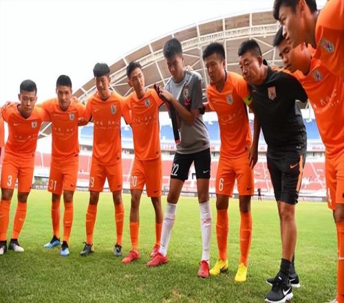 魯能3比0大勝遼寧鐵人，王大雷謝場時做出重要決定，贏得點贊