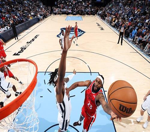 抓住機(jī)會(huì)打出兩雙數(shù)據(jù)，快船內(nèi)線新援有機(jī)會(huì)扮演更重要的角色