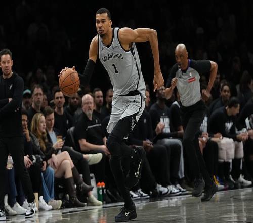 馬刺4人20+三殺火箭，馬刺145120大勝火箭，文班亞馬高效轟29分