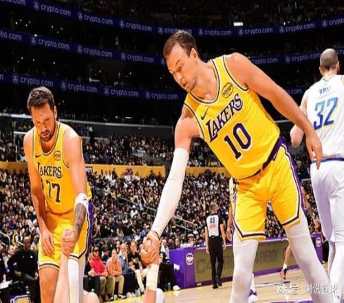湖人交易10+3射手迎蛻變，一數(shù)據(jù)升至聯(lián)盟第二，但打強(qiáng)隊(duì)?wèi)?zhàn)績(jī)?cè)愀? />
<div   id=
