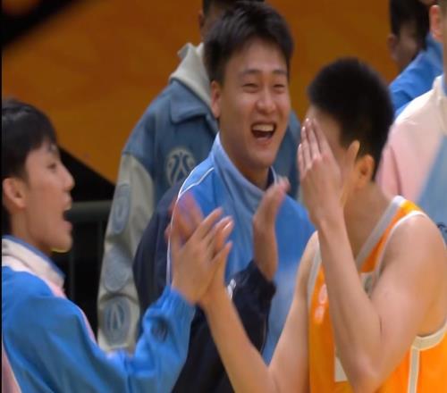 外援絕殺起沖突！1998年這絕對(duì)是CBA史上，最特別的全明星