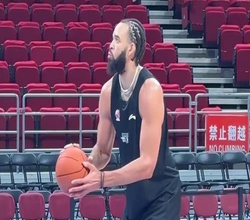 麥基：我來(lái)北京就是來(lái)贏球的，期待主場(chǎng)坐滿(mǎn)觀眾的時(shí)刻