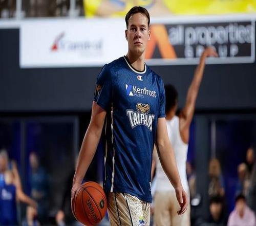 拒絕擺爛！新疆男籃簽下2米06頂級(jí)大外援，本賽季NBL場(chǎng)均砍18+7