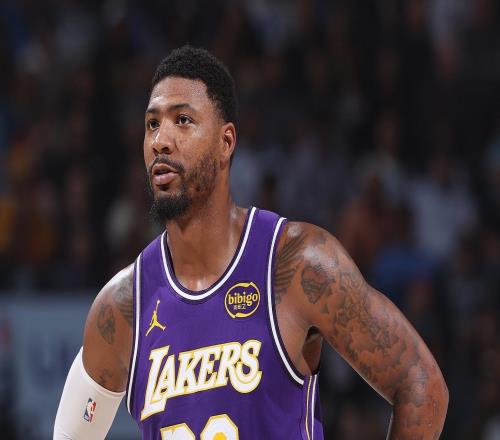 全用到防守了！斯瑪特10中1僅得5分正負(fù)值+27冠絕全場(chǎng)成幕后功臣