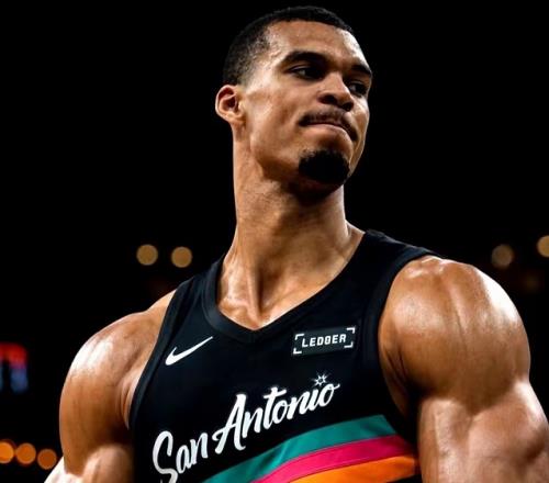 16戰(zhàn)15勝！聯(lián)盟第1！馬刺超級(jí)崛起，文班亞馬有望沖擊最年輕MVP