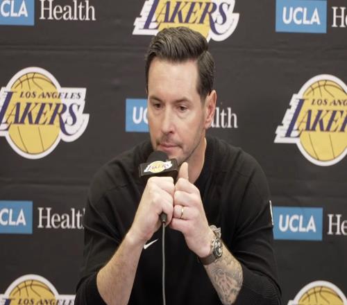 雷迪克：團隊防守打出了犧牲精神，里夫斯今天攻防都很強硬