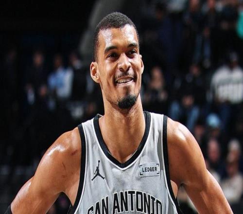 文班29+8+4封蓋打爆申京，杜蘭特23分難救主，馬刺輕取火箭4連勝