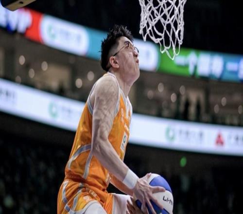 扣籃大賽冠軍張鼎巖：從小夢(mèng)想是打CBA，決賽已經(jīng)超常發(fā)揮了