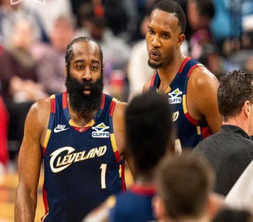 哈登19+10騎士遭綠軍橫掃米切爾復(fù)出30+7+5雙探花43分