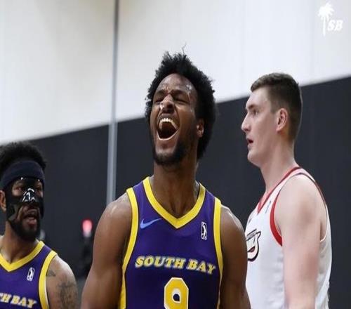 預定個人年度最佳暴扣！布朗尼轟15分加殘暴隔扣，湖人雙殺勇士