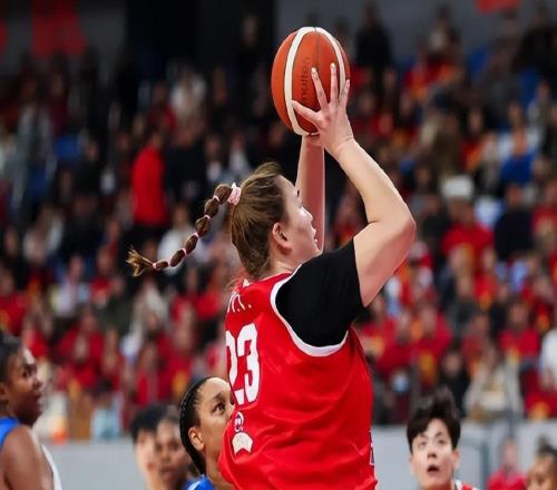 2.01米女鯊魚(yú)落選最終12人場(chǎng)均13+6仍遭棄噸位過(guò)大移動(dòng)速度慢