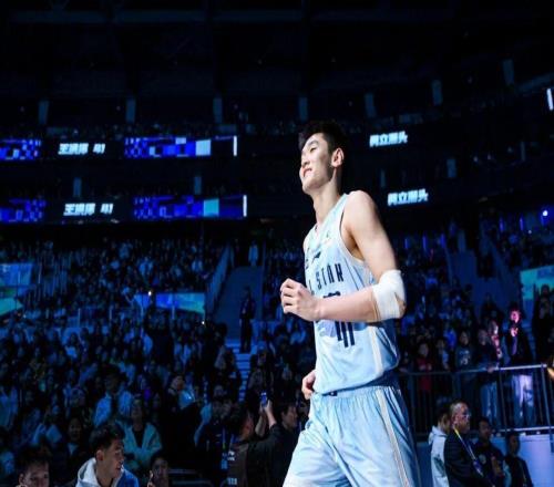 宏遠(yuǎn)眾將閃耀全明星！徐杰、陳家政分獲正賽、星銳賽MVP，胡明軒再奪三分大賽冠軍！