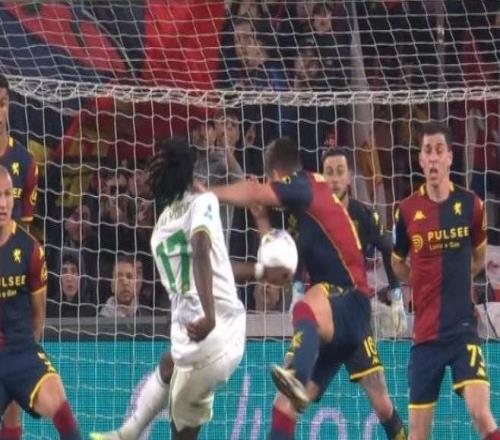 加斯佩里尼：對方手球很明顯，如果這都拿不準VAR應該換個工作