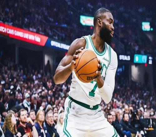 哈登19+10難救主，布朗準(zhǔn)三雙塔圖姆單節(jié)12分，凱爾特人三殺騎士