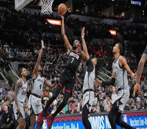 瘋狂扣籃秀！文班29+8+4帽擊潰火箭，丟145分破紀(jì)錄烏帥臉色鐵青