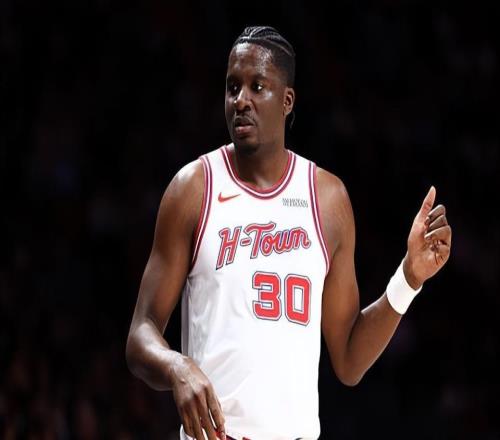 全隊(duì)唯一正負(fù)值為正數(shù)的球員，但他卻無法得到火箭教練組的信任