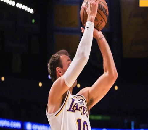 湖人完勝尼克斯！東契奇35+8，詹姆斯不在，湖人全隊(duì)表現(xiàn)更好了