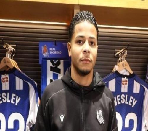 租借加盟皇家社會后，韋斯利已經(jīng)枯坐板凳一個月