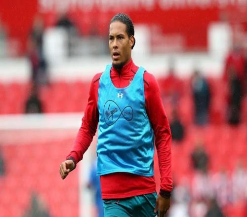 這位77歲的英國老人，是足壇歷史長河中閃亮的一顆星