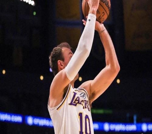 詹姆斯傷停！東契奇35+8湖人復(fù)仇尼克斯里夫斯25分唐斯25+16