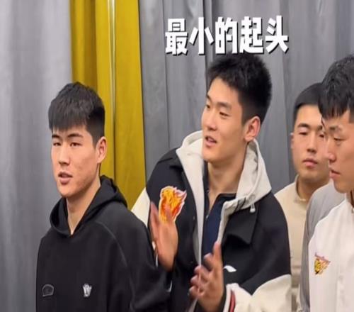 廣東為胡明軒慶生！杜鋒高待遇，多人摁頭往蛋糕砸，想報(bào)復(fù)卻未果