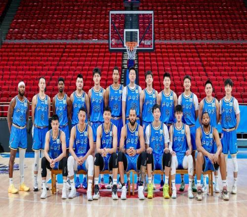 北京男籃拍全家福，麥基穩(wěn)坐C位遼寧兩新援將首秀北控新援到位