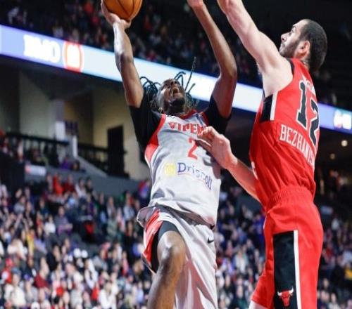 發(fā)展聯(lián)盟賽場表現(xiàn)相當(dāng)穩(wěn)定，為什么火箭不能給他一些表現(xiàn)機(jī)會(huì)呢