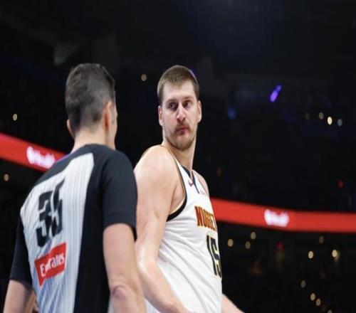 神仙打架！亞歷山大三分準(zhǔn)絕殺！全場起立歡呼，約基奇絕望離場